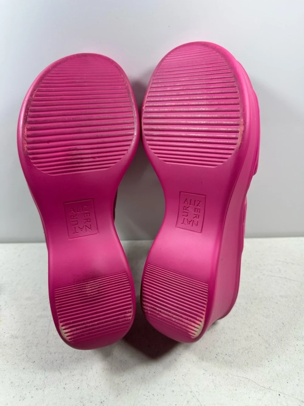 Naturalizer vibrant hot